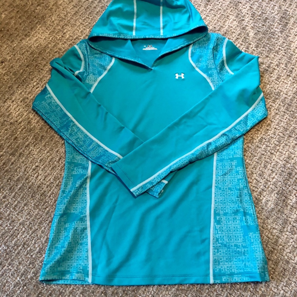 NWOT Long Sleeve Hooded Under Armour Shirt.